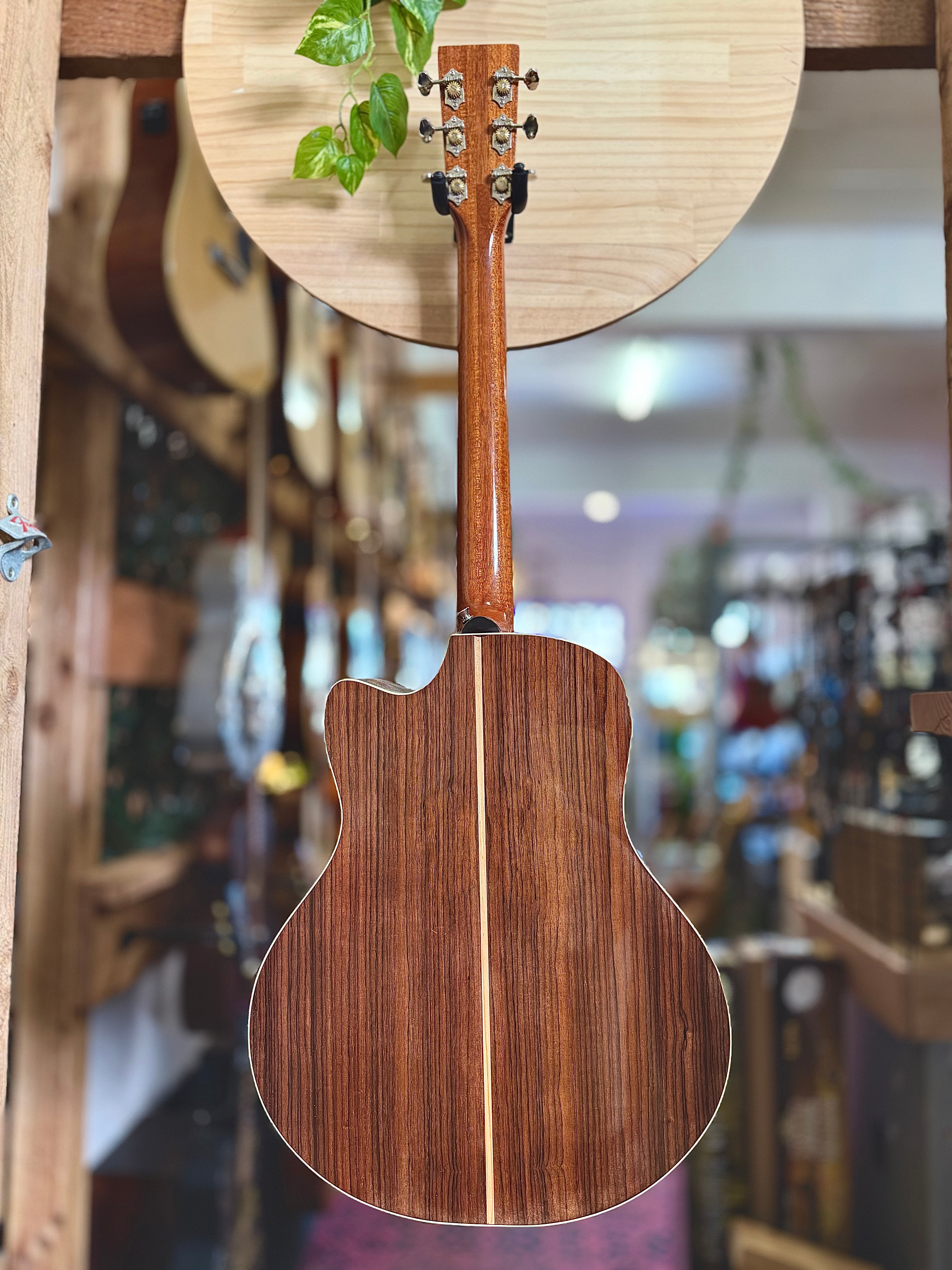 Zenner | Number 010 | Travel Size Cutaway Acoustic | Australian Made Zenner | Number 010 | Travel Size Cutaway Acoustic | Australian Made